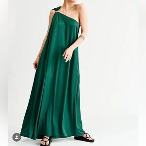 Elegant Green One-Shoulder Dress